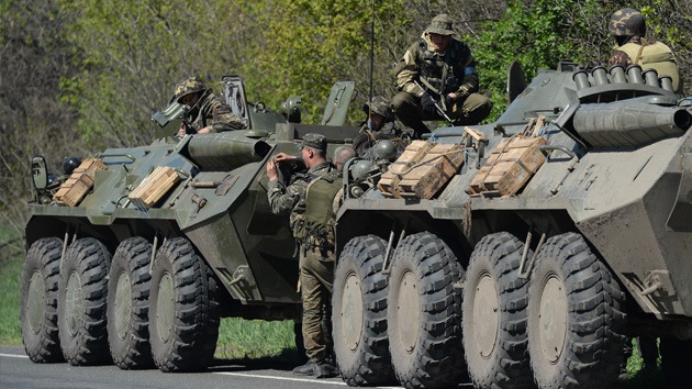 Las milicias del este de Ucrania destruyen un convoy militar ucraniano