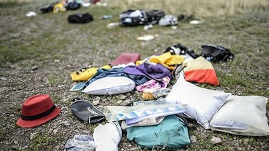 La cadena británica 'Sky News' hurga en el equipaje de los fallecidos en el vuelo MH17