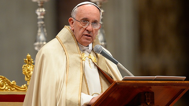Fotos: El papa Francisco muestra los huesos del apóstol San Pedro en una misa