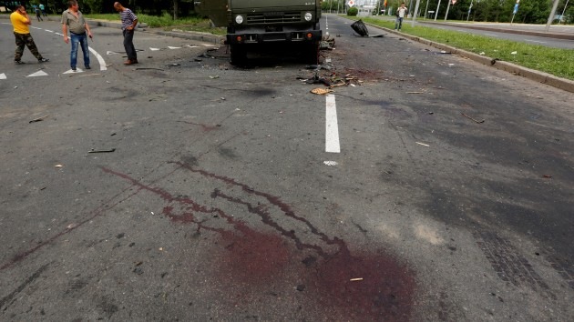 La vía de la muerte: civiles son brutalmente asesinados cerca del aeropuerto de Donetsk