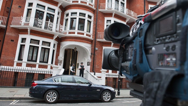 Ecuador no organizará una huida ilegal de Assange desde su embajada
