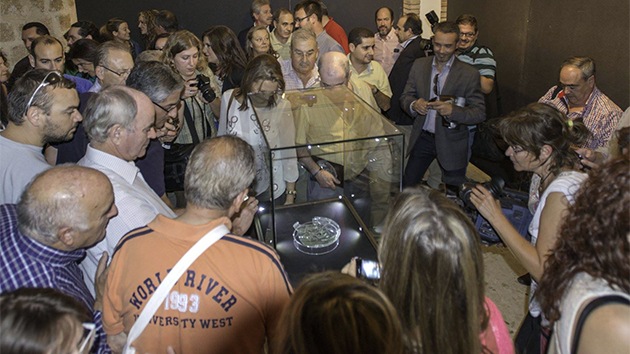 Hallan en España una patena del siglo IV con un Jesús imberbe