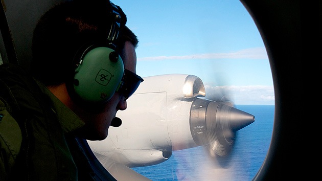 Encuentran posibles escombros del vuelo MH370 en una playa de Australia