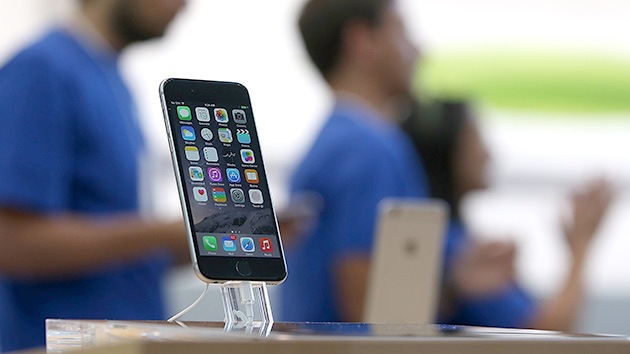 El espía estaba en el bolsillo: ¿Vigilan los iPhone los movimientos de sus usuarios?