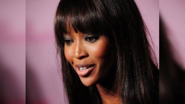 Naomi Campbell piensa demandar a Cadbury por una campaña publicitaria de tinte racista