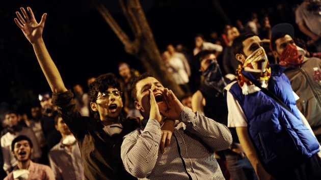 Los manifestantes turcos presentan su lista de demandas al Gobierno