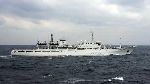 Barcos chinos de patrulla entran en aguas en litigio con Japón