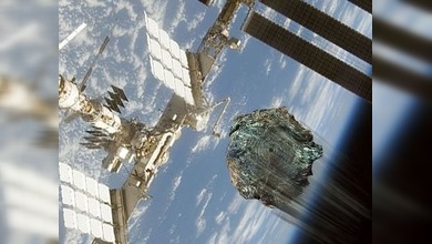 Un trozo de un cohete se acerca a la Estación Espacial Internacional