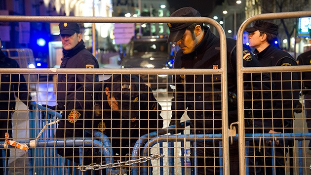 Manifestante española: "Le dije al policía que yo era una menor, pero me dio porrazos"