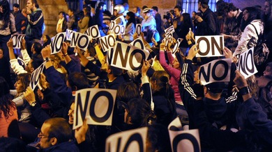 "¡Volvemos el 26S!": los manifestantes vuelven a rondar el Congreso de los Diputados