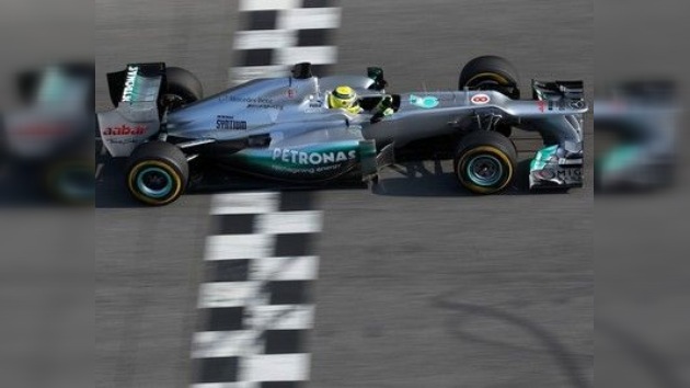 Mercedes presenta el F1 W03 en Montmeló con resultados discretos