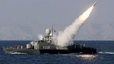 La Marina de guerra iraní prueba el nuevo misil tierra-aire Ra'd