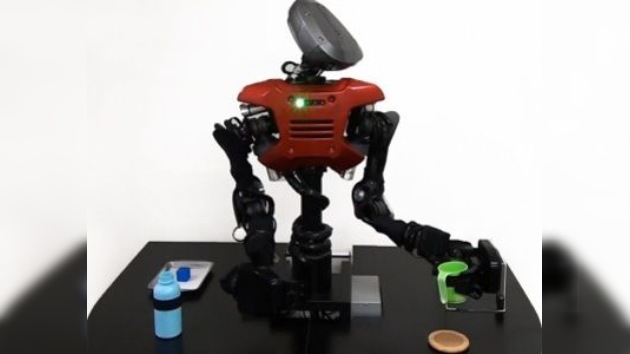 Científicos enseñan a un robot a aprender y tomar decisiones