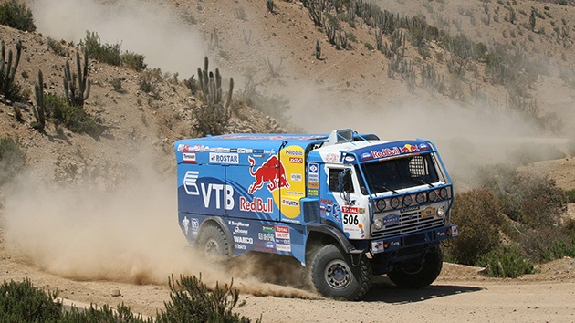 El equipo ruso Kamaz-Master lidera el Rally Dakar de camiones tras la novena etapa