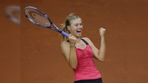 Sharapova bate a Azarenka en el torneo de Stuttgart