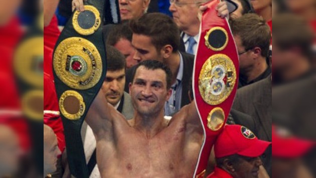 Vladímir Klichkó ganó a David Haye y conquistó los títulos de la WBO, IBF y WBA