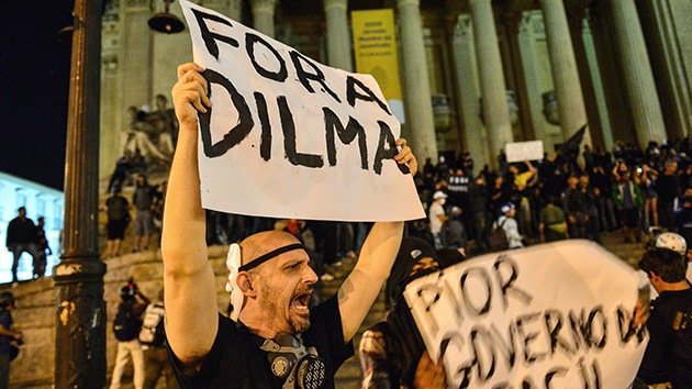 La Policía lanza gases lacrimógenos contra manifestantes en Río de Janeiro