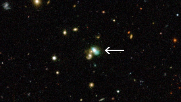 Una 'judía verde' en el firmamento: captan una galaxia que brilla en toda su extensión