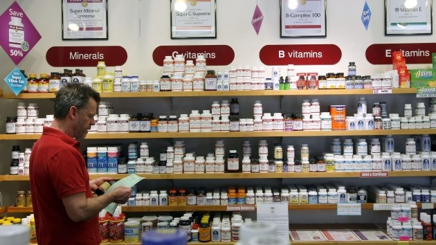 Populares suplementos vitamínicos aumentan el riesgo de cáncer en los varones