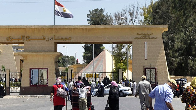 Una explosión destruye parte del edificio de la inteligencia de Egipto en Rafah