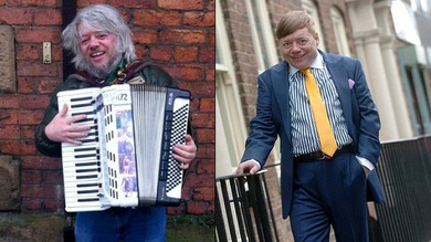 Un vagabundo británico se convierte en estrella de la radio por su talento musical