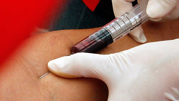 Arrestan a una banda en China que forzó a niños a donar sangre