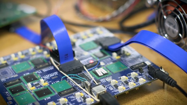 Científicos crean microchips que imitan el cerebro humano