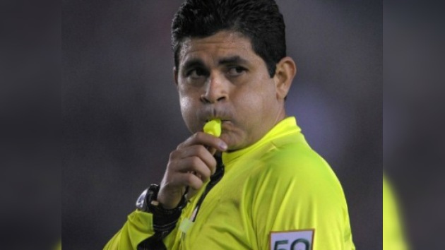 Denuncian al ex árbitro colombiano Óscar Ruiz por acoso sexual