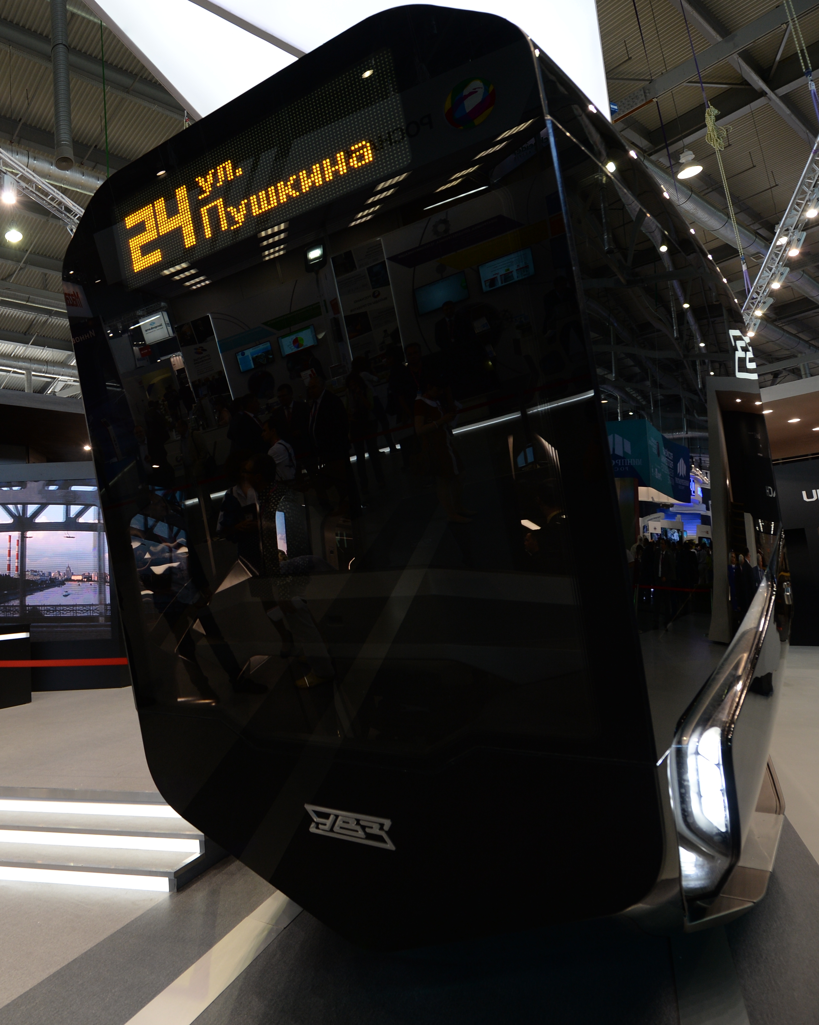 FOTOS: Impresionante prototipo de un tranvía a lo 'Star Wars' de