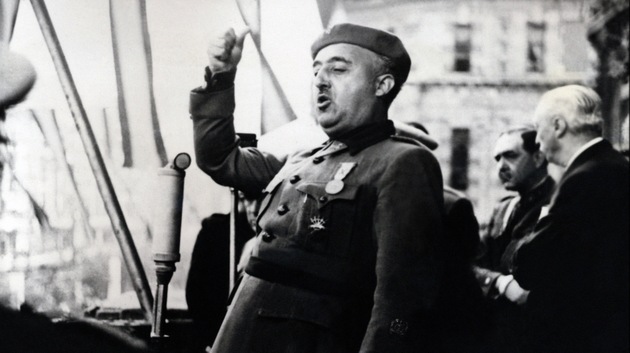 Vetan en la Eurocámara una muestra de las fosas del franquismo por sus "imágenes impactantes"