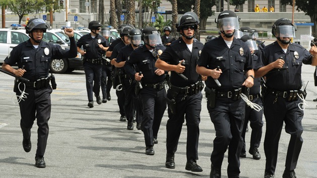 EE.UU.: 8 veces más posibilidades de morir a manos de un policía que de un terrorista