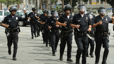 EE.UU.: 8 veces más posibilidades de morir a manos de un policía que de un terrorista