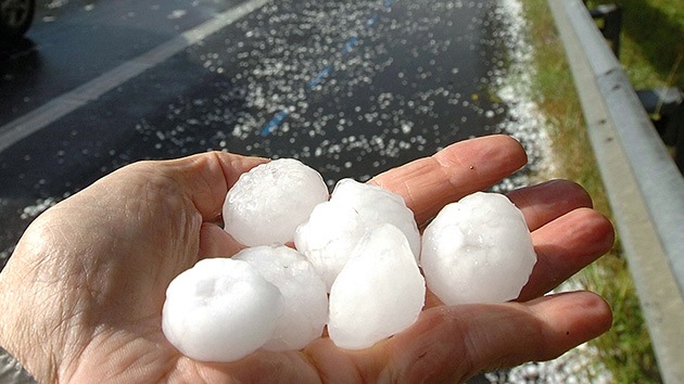 Fotos, Video: Bolas de granizo del tamaño de pelotas de golf golpean México