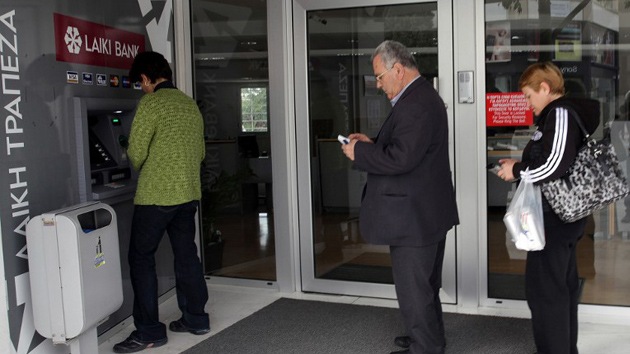 No pierda su dinero como en Chipre: retire sus fondos todos los viernes