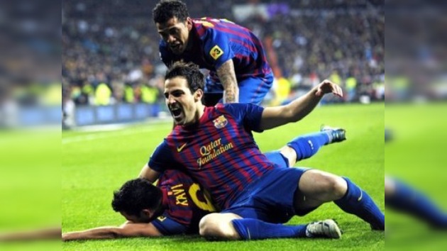 Barcelona da un golpe al Madrid en su feudo y pone la Liga al rojo vivo
