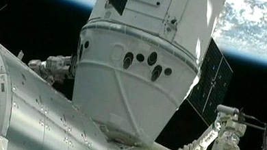 Video: Los astronautas de la EEI reciben la Dragon