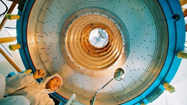 Descubren una nueva familia de partículas subatómicas de cuatro quarks