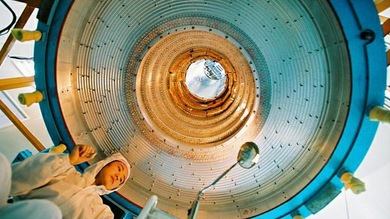 Descubren una nueva familia de partículas subatómicas de cuatro quarks