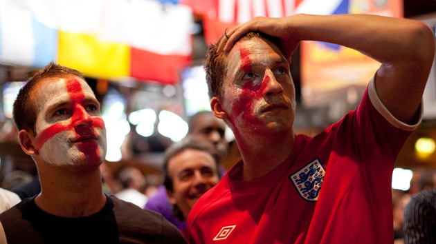 Retiran los pasaportes a 'hooligans' ingleses