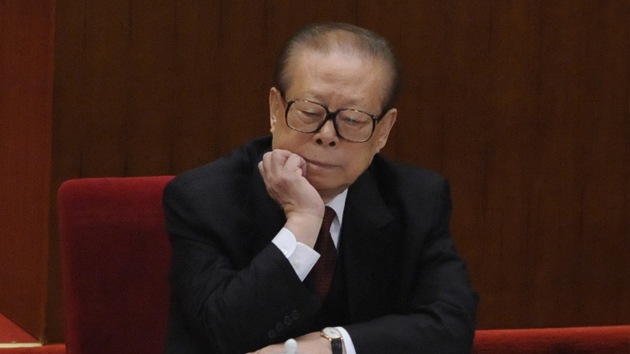 Ordenan detener al expresidente chino Jiang Zemin por delitos de genocidio