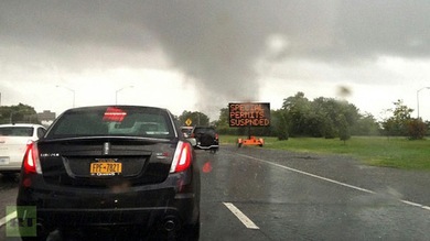 Vídeo: Un tornado toca tierra en Nueva York