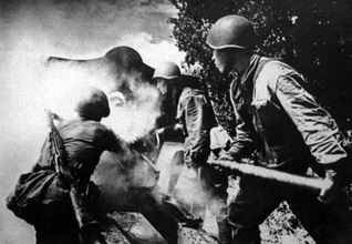 Escenas de los efectivos soviéticos en combate