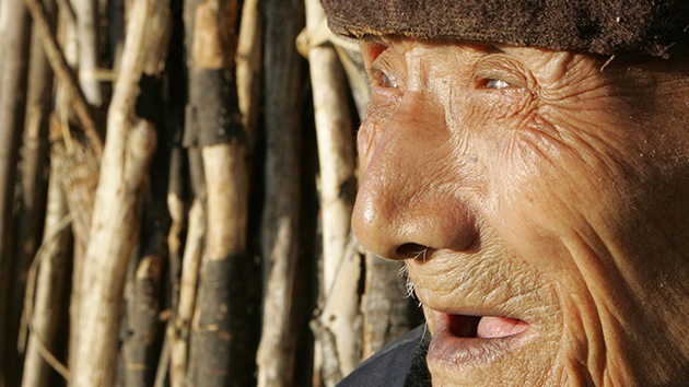 China no se olvida de los ancianos: Una nueva ley obliga a los hijos a visitar a sus padres
