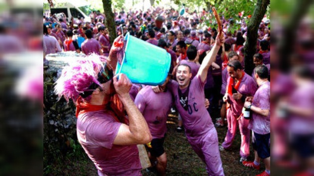 La 'Batalla del vino' en el norte de España reúne a los luchadores más intrépidos