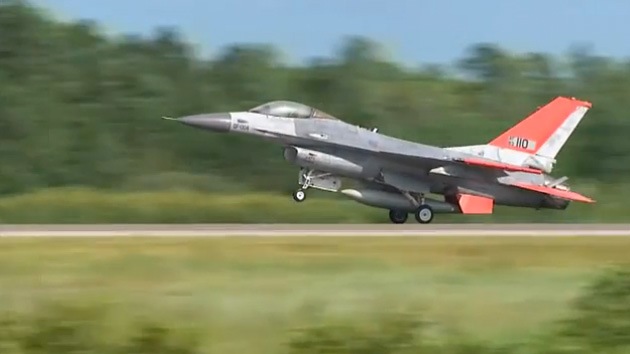 Video: Aviones de caza F-16 se convierten en 'drones'