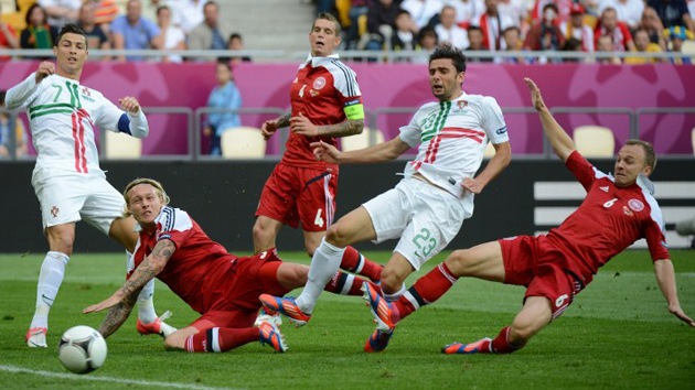 Portugal se impone a Dinamarca y mantiene las esperanzas en la Eurocopa 2012