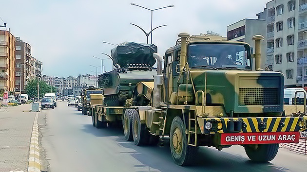 Turquía despliega misiles en su frontera con Siria, donde se hacen fuertes los insurgentes