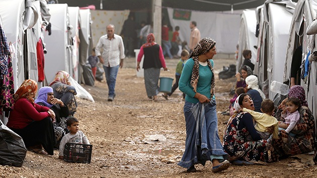 "Nos descapitan, asesinan y violan": Civiles kurdos huyen del asedio del EI sobre Kobani