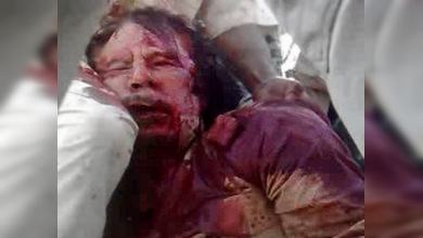 Un libio subasta el anillo y la camisa ensangrentada de Gaddafi por 2 millones de dólares