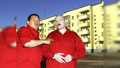 Chávez y Lukashenko "entierran al capitalismo" en zona de edificación